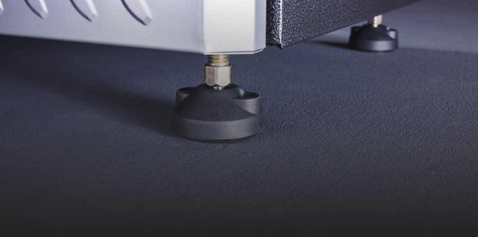 The bottom of a Gladiator Cabinet with a leg